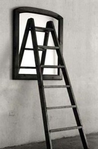 transparencia-escalera-sobre-espejo